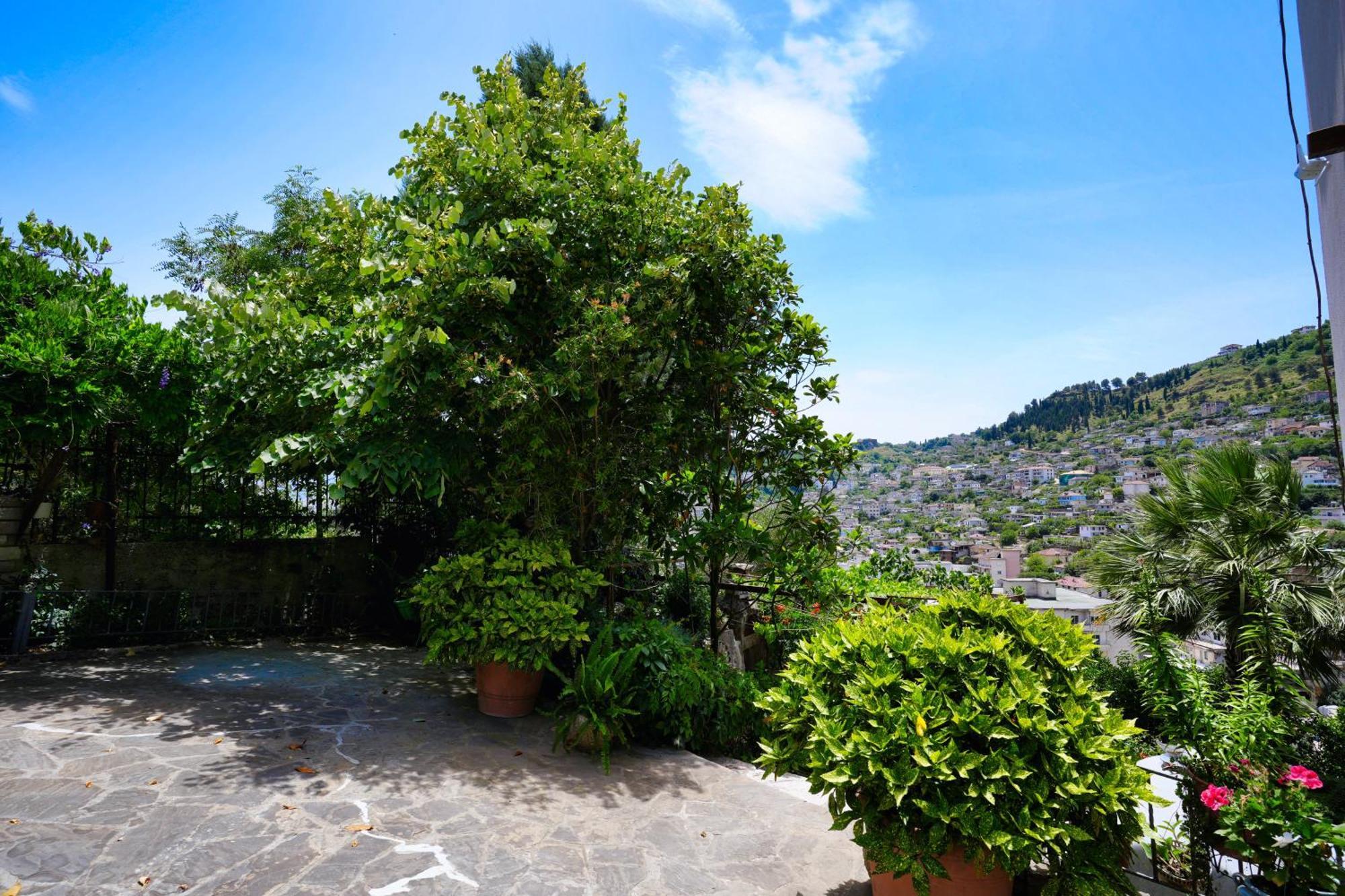 Vila Banushi Gjirokastër Exteriör bild