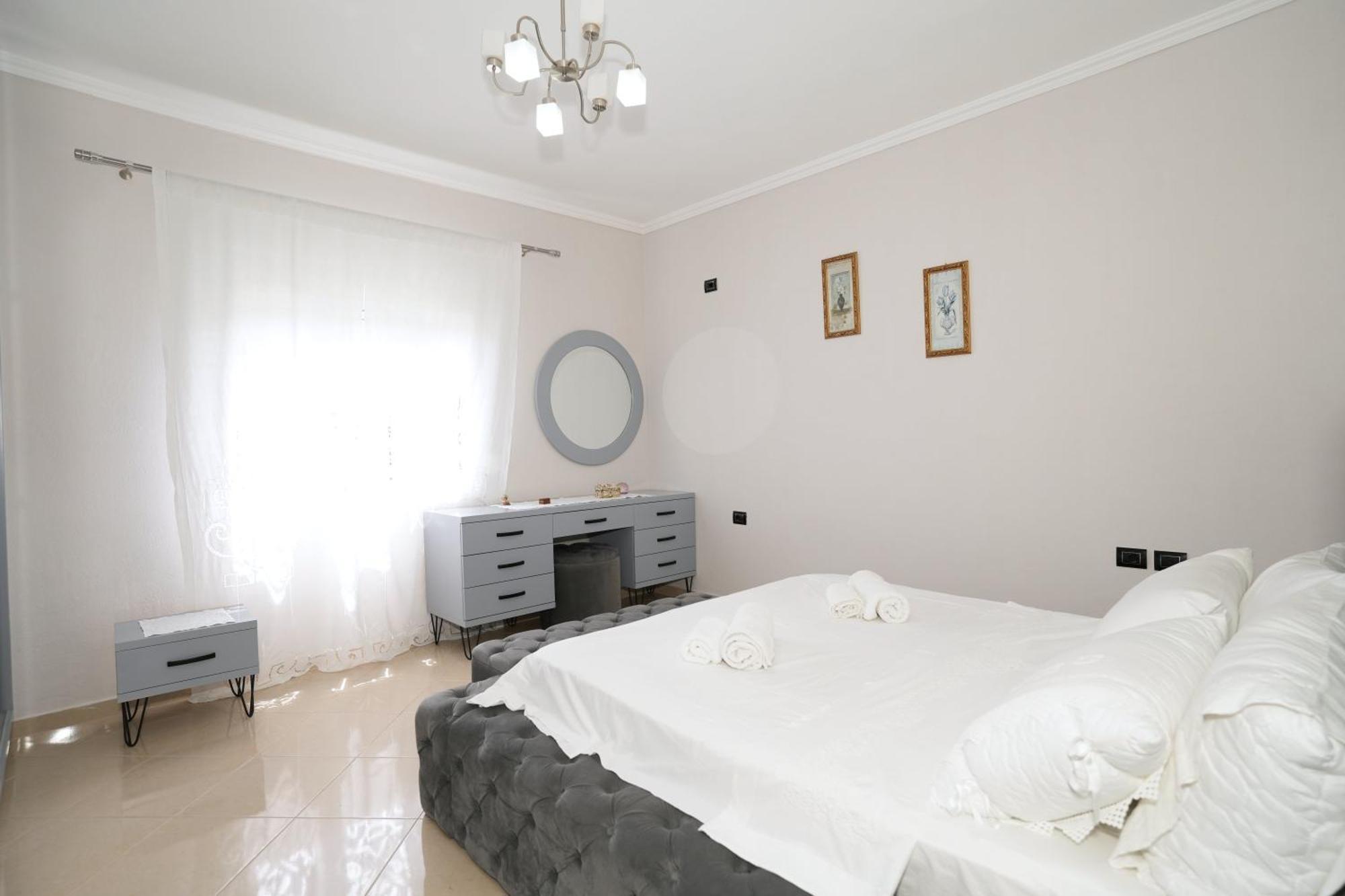 Vila Banushi Gjirokastër Exteriör bild