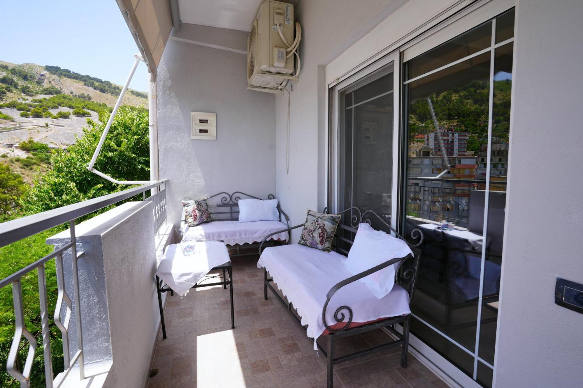 Vila Banushi Gjirokastër Exteriör bild