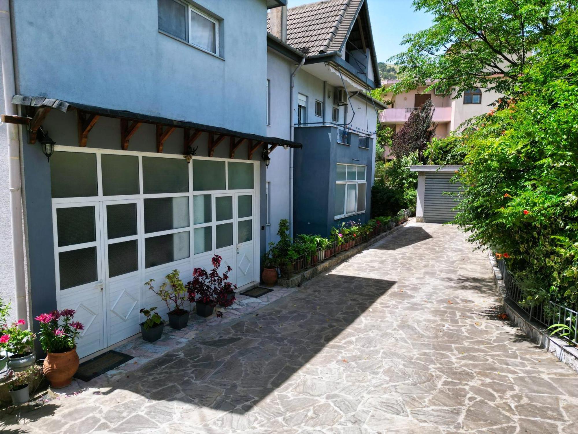 Vila Banushi Gjirokastër Exteriör bild