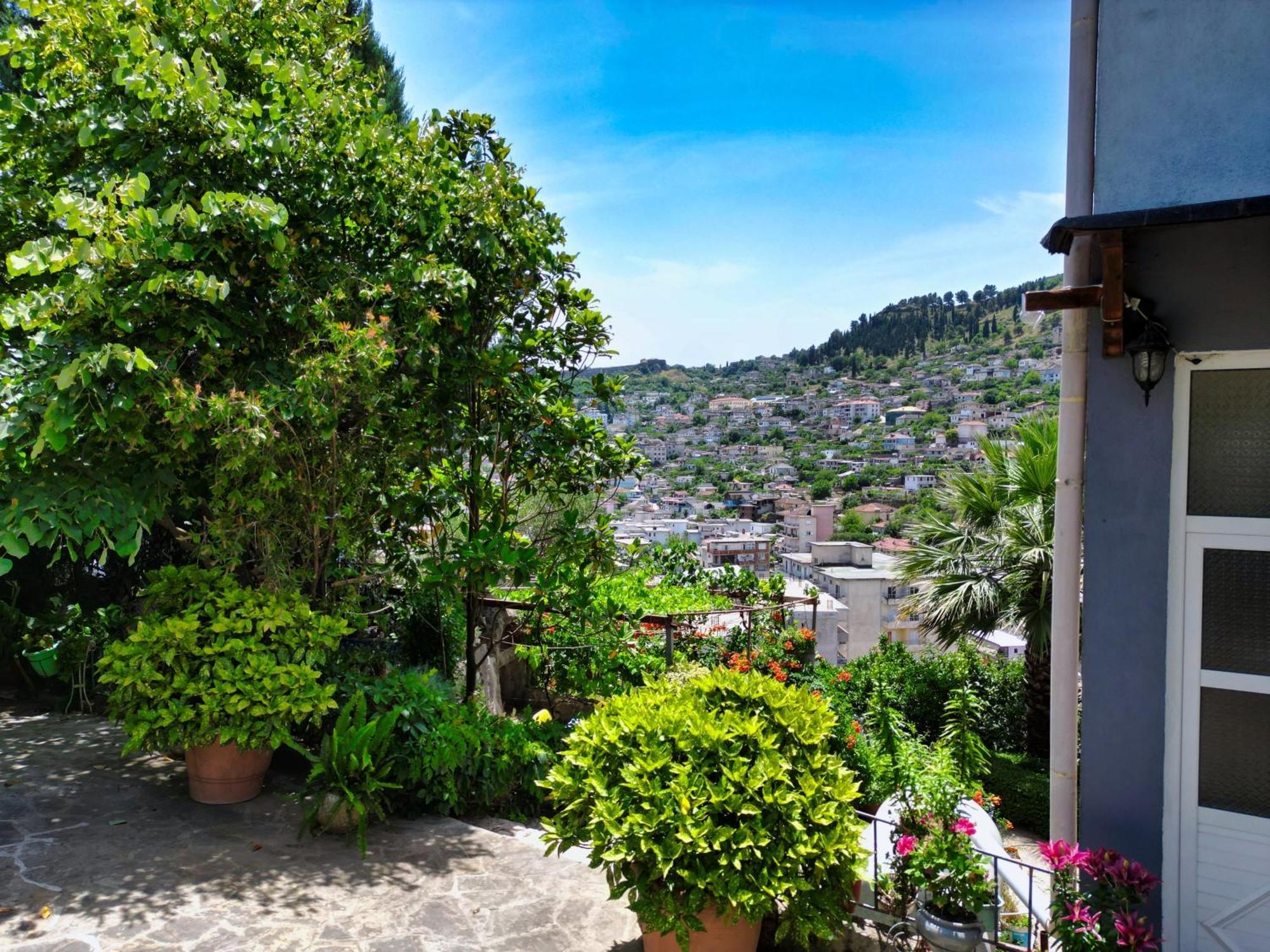 Vila Banushi Gjirokastër Exteriör bild