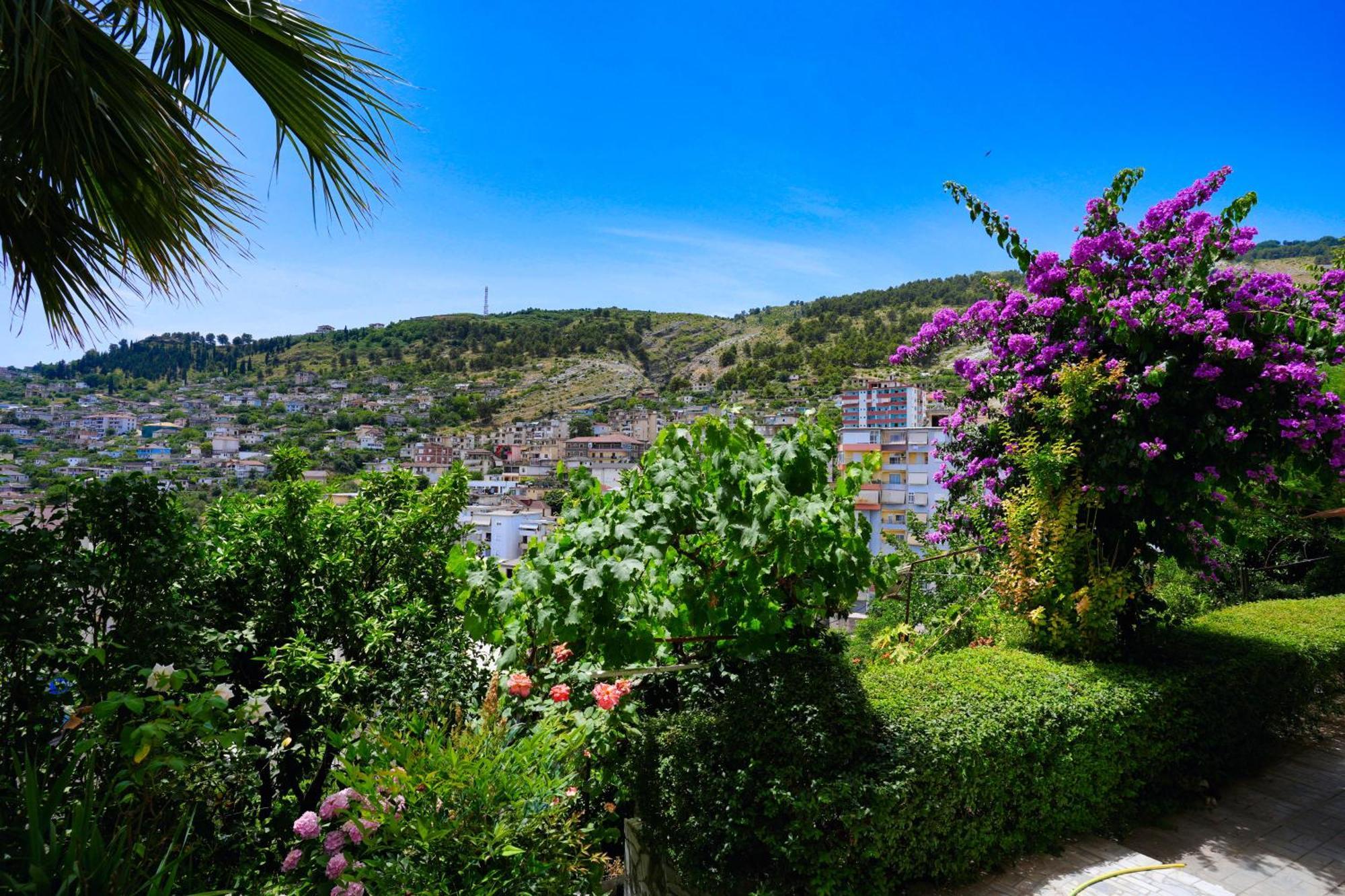 Vila Banushi Gjirokastër Exteriör bild